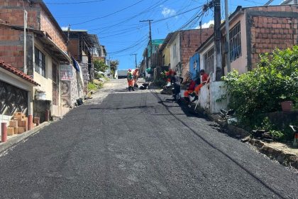 Prefeitura de Manaus conclui recuperação viária na rua Dinamarca e amplia mobilidade urbana no Parque das Nações