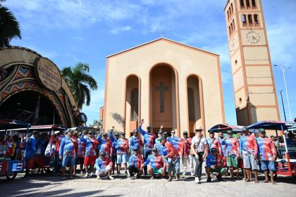 Amazonastur entrega fardamento e equipamentos a tricicleiros em Parintins durante Festival de Parintins para fortalecer recepção turística