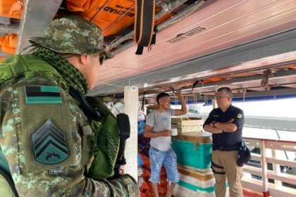 Forças de Segurança do Amazonas intensificam abordagens em embarcações em Parintins durante patrulhamento fluvial