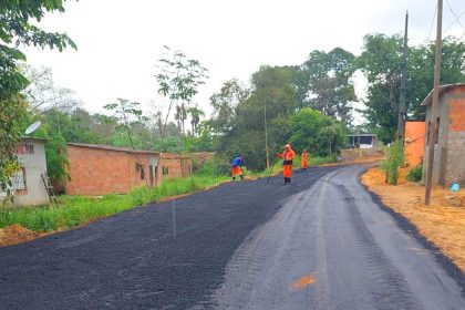 Prefeitura de Manaus avança na pavimentação do ramal do Baiano no bairro Tarumã-Açu
