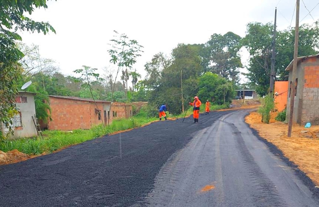 Prefeitura de Manaus avança na pavimentação do ramal do Baiano no bairro Tarumã-Açu