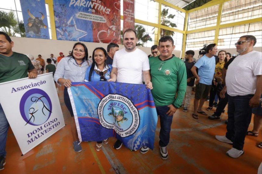 Governador Roberto Cidade entrega 28 toneladas de alimentos a 24 organizações em Parintins durante Festa dos Visitantes