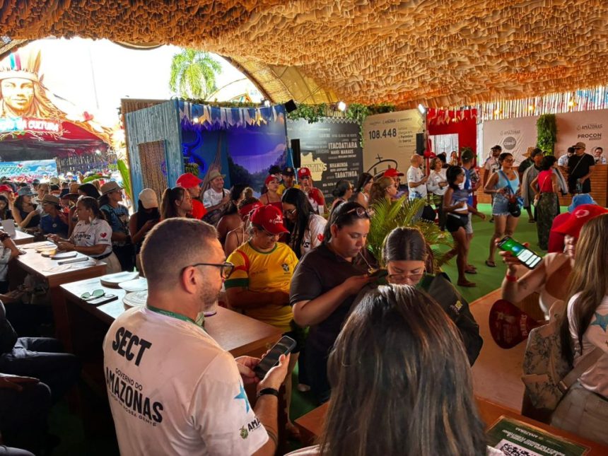 Estande da Sect na Estação de Turismo reúne centenas de visitantes durante Festival de Parintins 2026
