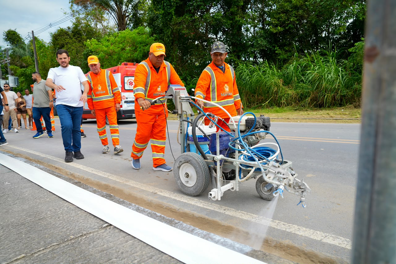 Prefeito de Manaus vistoria frentes da limpeza urbana e anuncia efetivo de 1.250 garis em campo