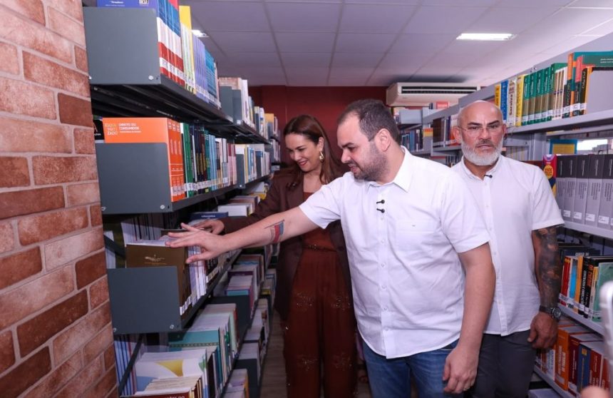 Governador Roberto Cidade inaugura biblioteca da UEA em Itacoatiara com acervo de 18 mil exemplares e serviços ao público