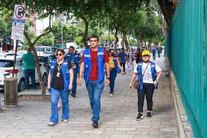 Prefeitura de Manaus realiza ação de ordenamento no Centro e oferece atendimento psicossocial a pessoas em situação de rua