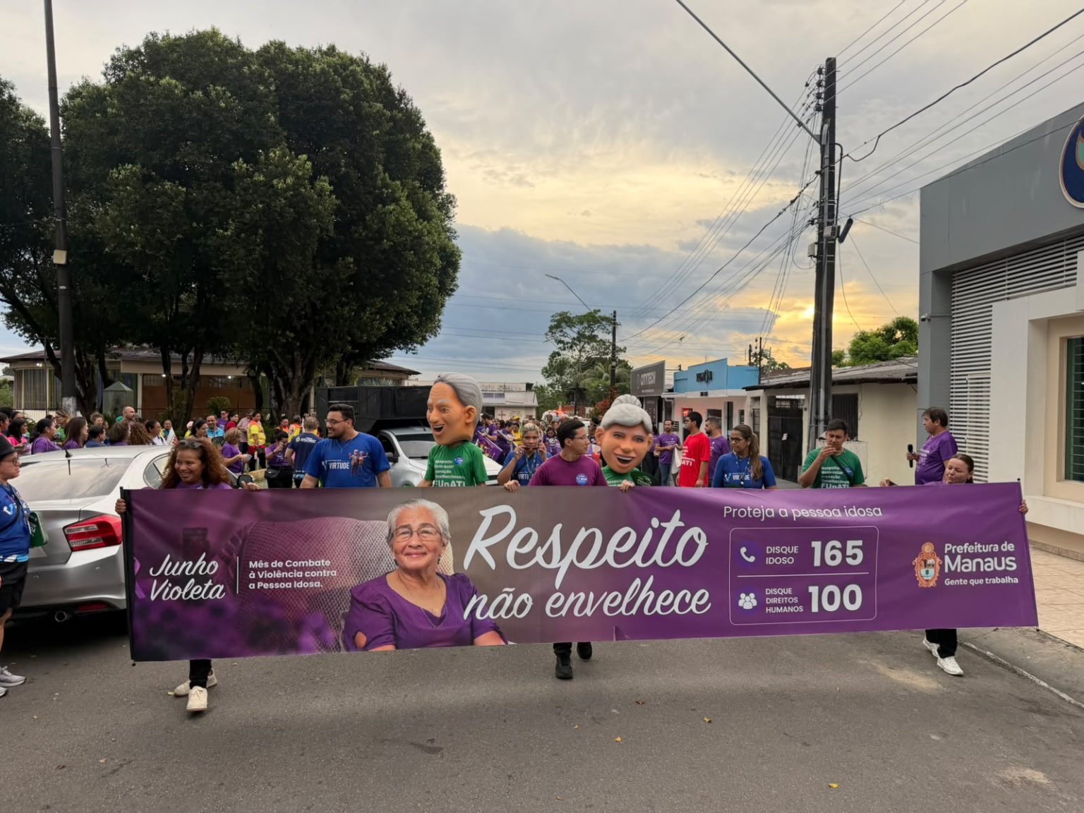 Prefeitura de Manaus realiza caminhada no Junho Violeta contra violência contra a pessoa idosa