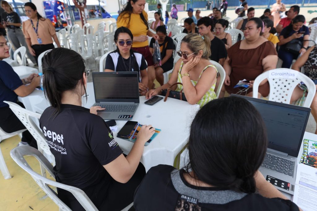 Governo Presente mobiliza mais de 40 órgãos em quatro escolas da zona leste de Manaus