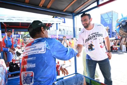 Estação do Turismo em Parintins recebe visitantes com serviços bilíngues e atividades culturais durante o festival