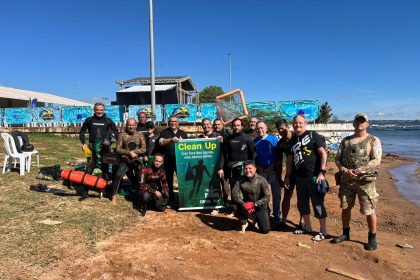 Operação Clean Up reúne voluntários e órgãos públicos para retirar resíduos do Lago Paranoá
