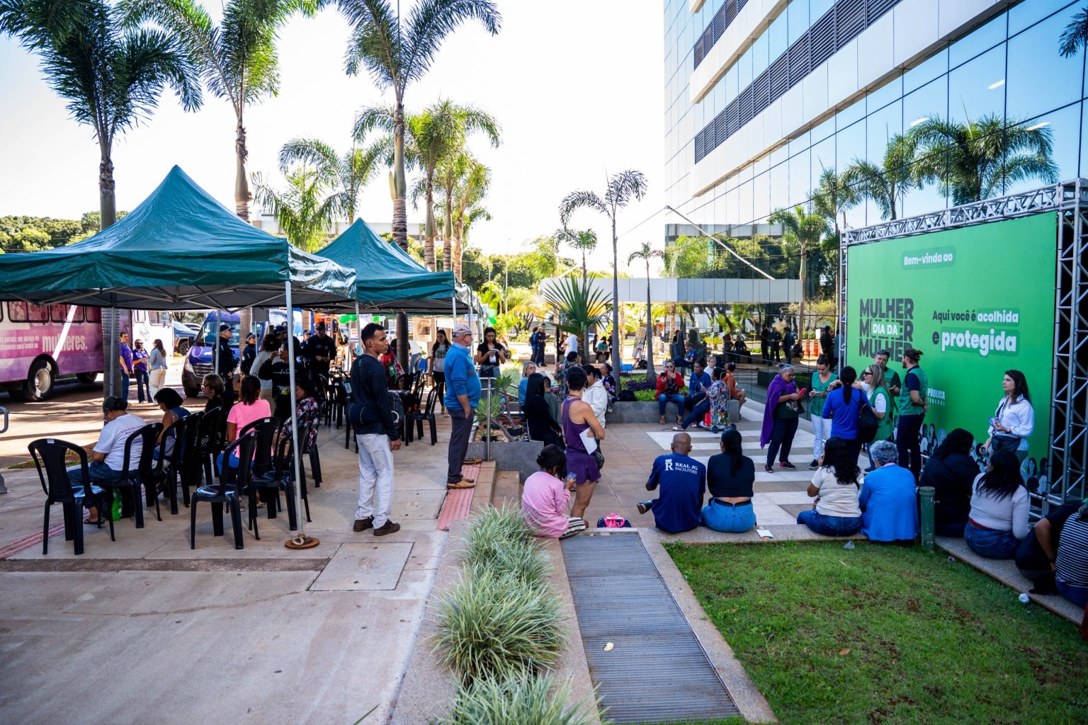Defensoria Pública do DF realiza 35ª edição do Dia da Mulher DPDF com serviços integrados e corte de cabelo gratuito
