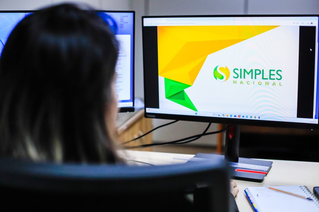 Optantes do Simples Nacional devem emitir NFS-e pelo ambiente nacional a partir de 1º de setembro de 2026