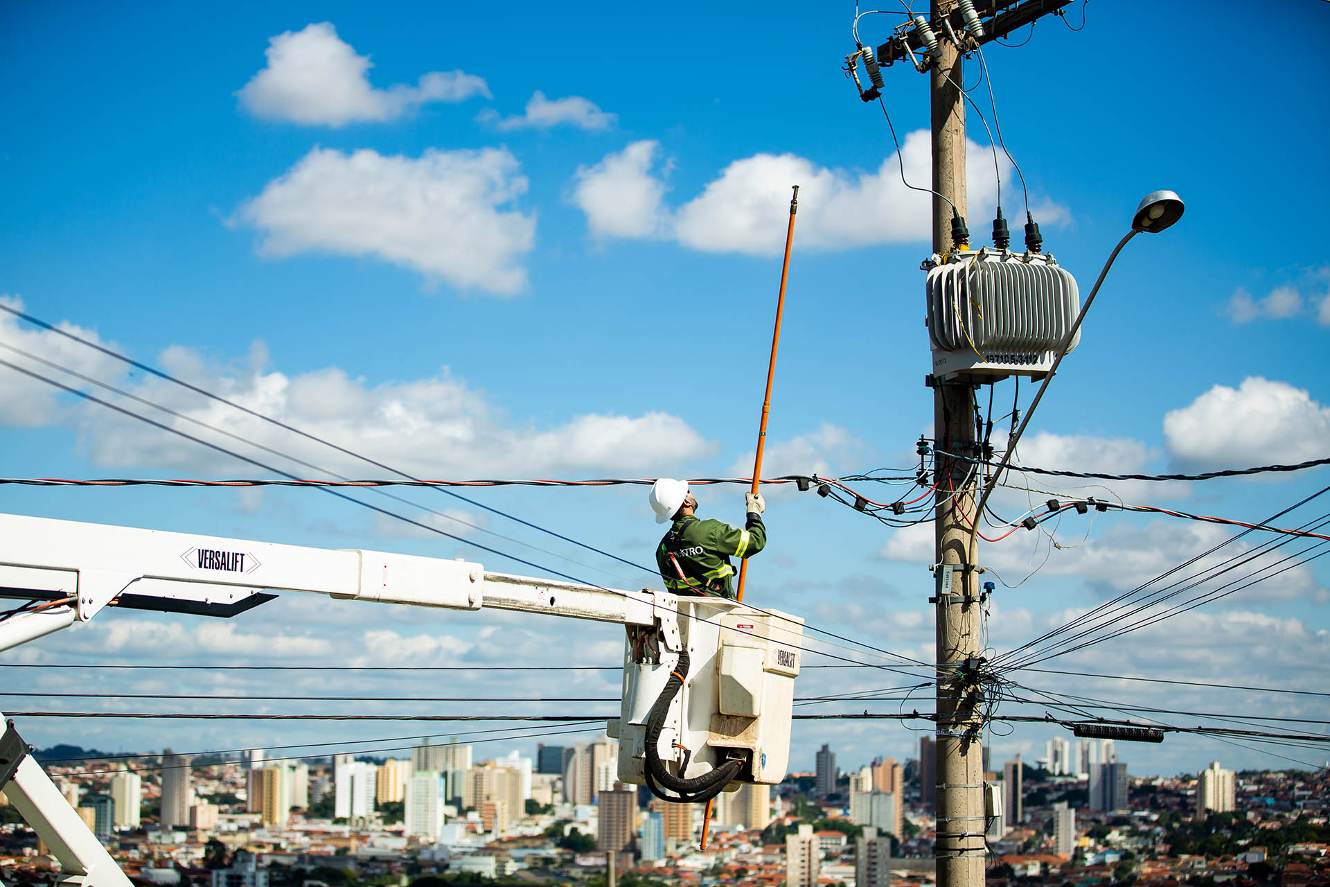 Neoenergia anuncia interrupção de energia para modernização da rede e poda no Distrito Federal nesta terça-feira (2)