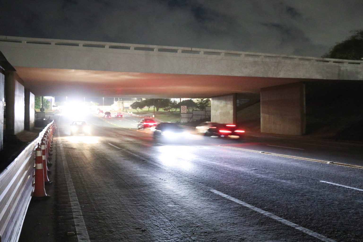 Viadutos 10 e 11 do Eixo Rodoviário têm faixas inferiores liberadas após obras de recuperação e liberação parcial do tráfego