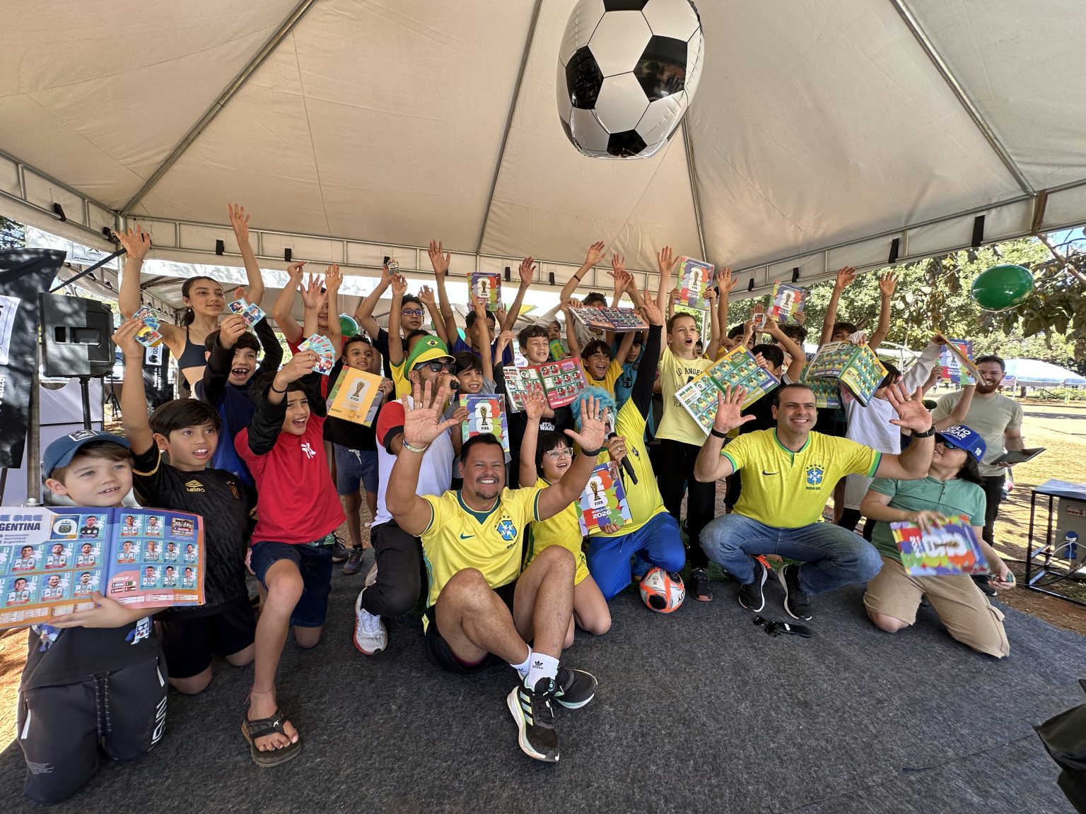 Evento Troca Campeã reúne famílias e colecionadores no Estacionamento 10 do Parque da Cidade
