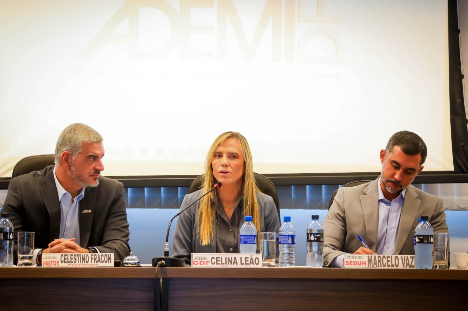 GDF e Ademi-DF discutem ampliação da oferta de terrenos regularizados e revisão de normas urbanísticas no DF