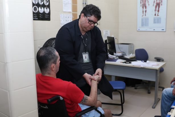 Toxina botulínica no Hospital de Base do DF reduz espasmos e melhora a mobilidade de pacientes com sequelas neurológicas