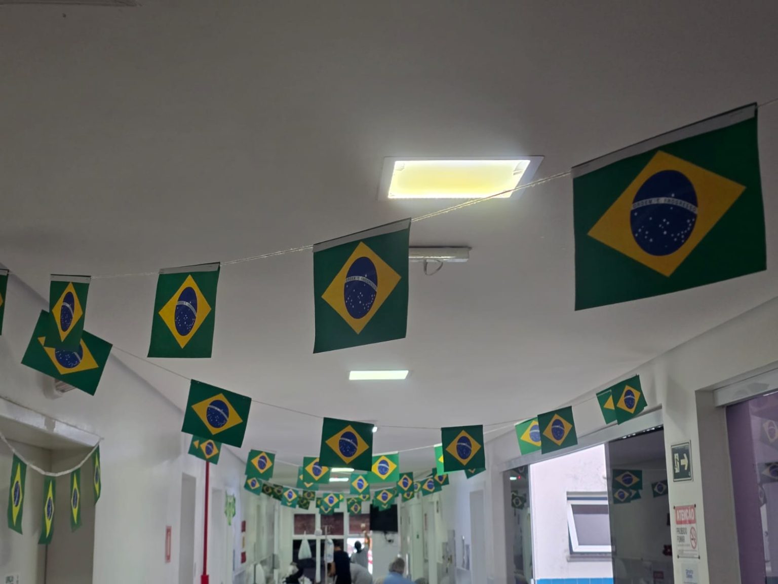 Unidades do IgesDF organizam transmissões dos jogos da Seleção Brasileira para pacientes internados e em observação