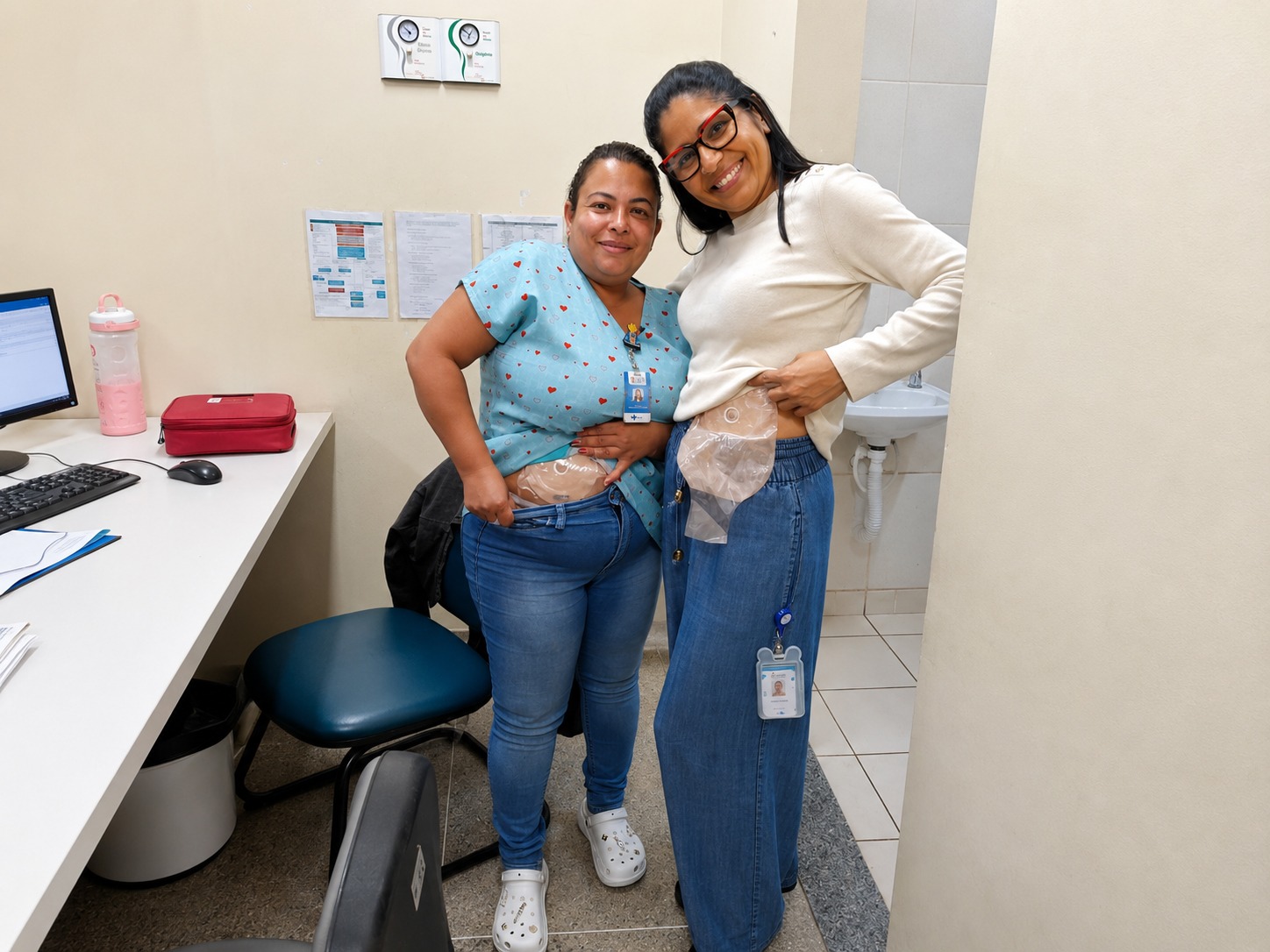 Profissionais do Hospital Regional de Santa Maria testam uso de bolsa de estomia para sensibilizar equipe de enfermagem