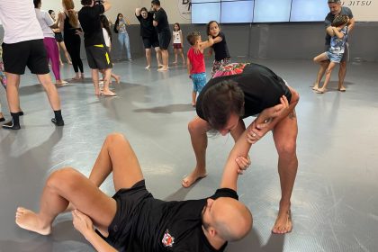 Projeto Vozes contra a Violência oferece tatame LGBT e aulas gratuitas no Guará II desde outubro
