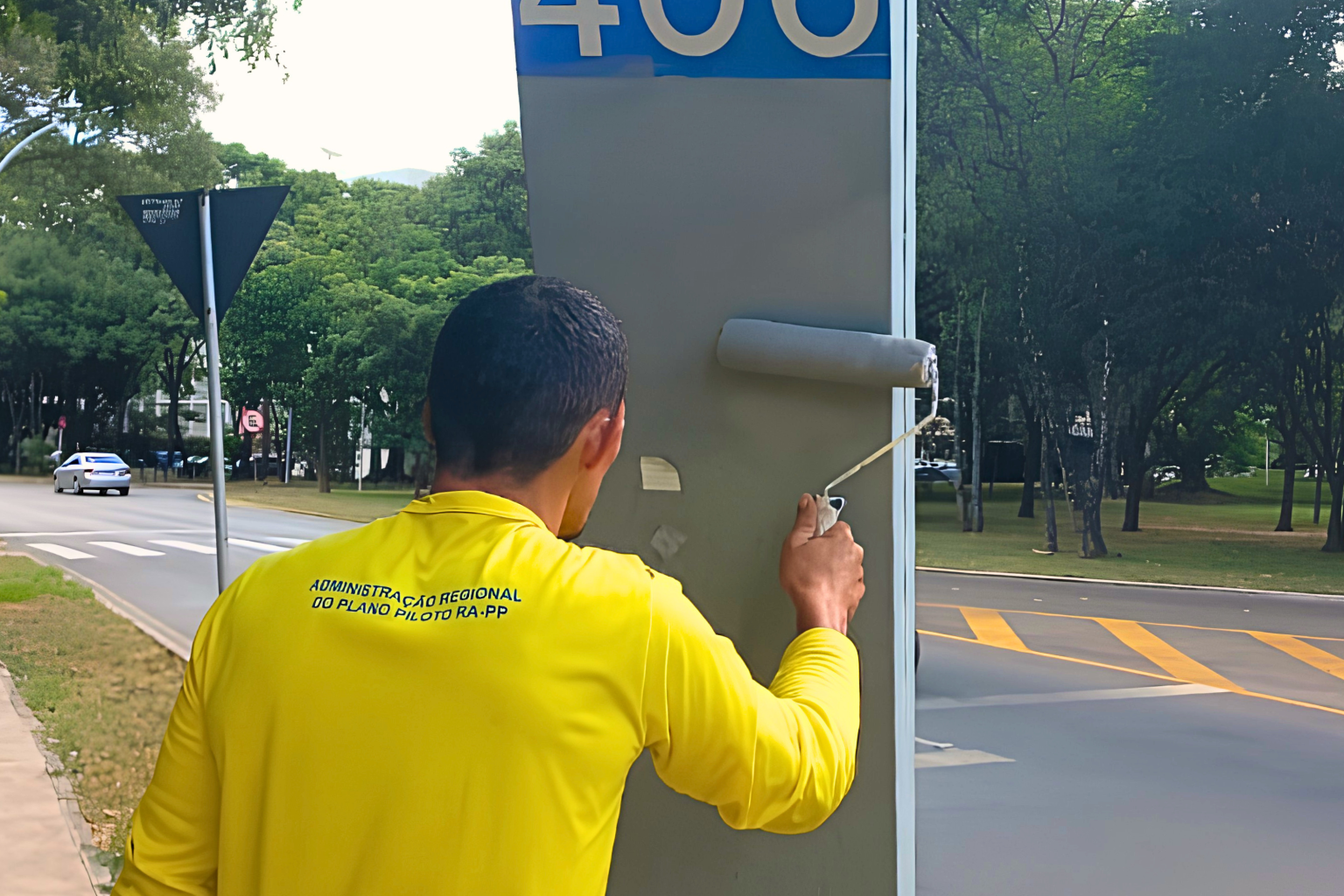 Administração Regional do Plano Piloto intensifica recuperação e combate a pichacoes em mobiliário urbano