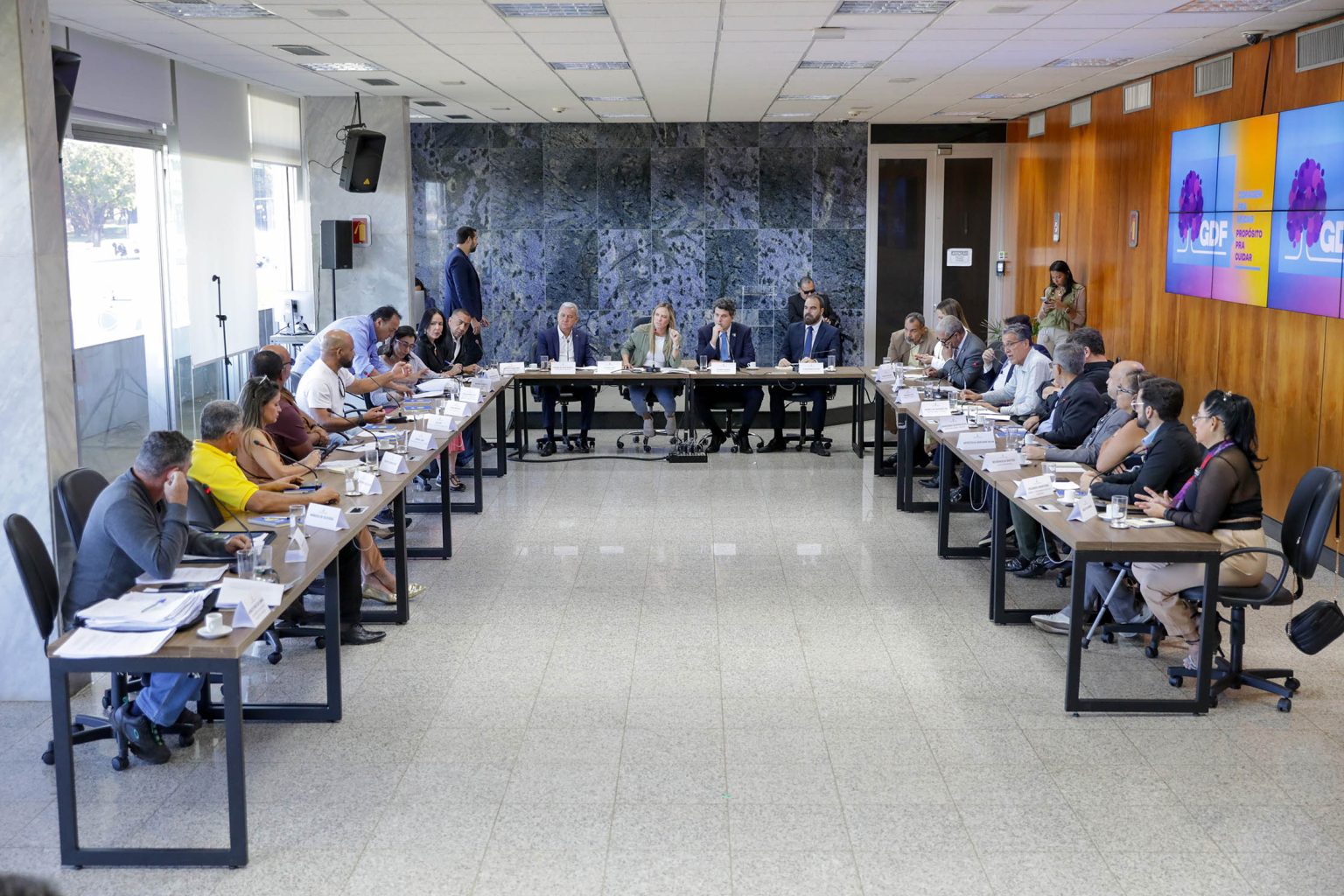 GDF anuncia ações para iluminação, abastecimento e mobilidade em comunidades próximas à DF-180