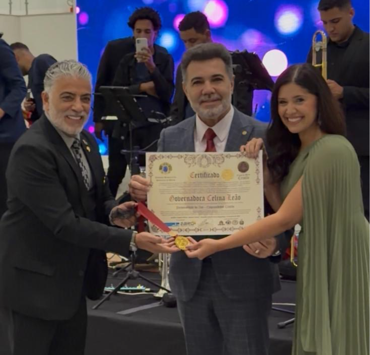 Celina Leão recebe Cruz do Mérito Empreendedor Juscelino Kubitschek por atuação em defesa das mulheres e liderança pública