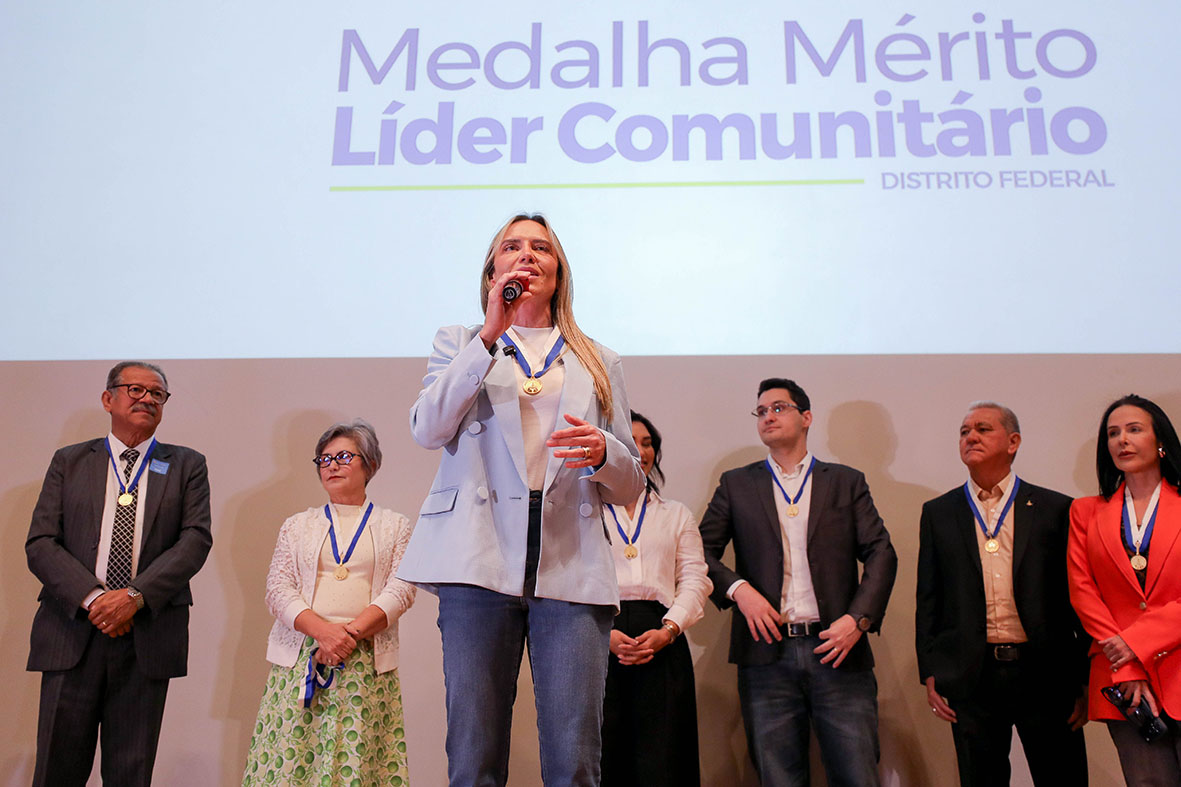 GDF entrega Medalha Mérito Líder Comunitário a 300 lideranças em cerimônia na CLDF