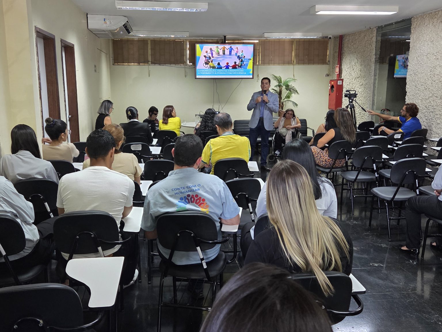 Hospital de Base realiza capacitação sobre atendimento a pessoas com deficiência e comunicação acessível