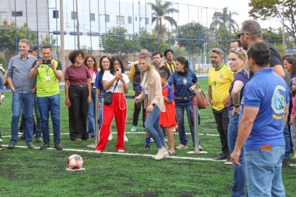 Governadora inaugura reforma de campo sintético em Taguatinga e Samambaia com melhorias de acessibilidade e segurança