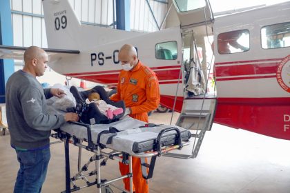 Bebê com falência hepática é levada a Curitiba em aeronave do CBMDF para transplante de fígado
