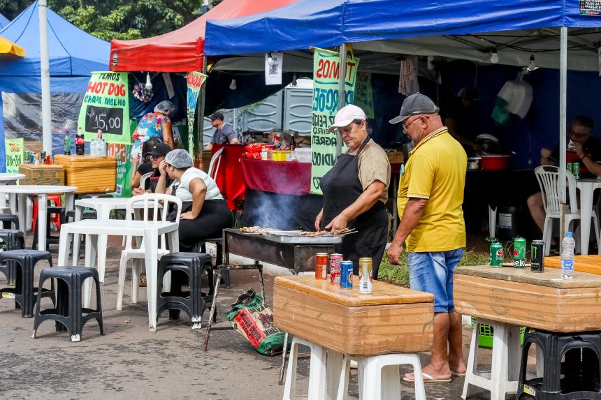 Secretaria abre edital para ambulantes no show Djavanear 50 anos na Arena Mané Garrincha