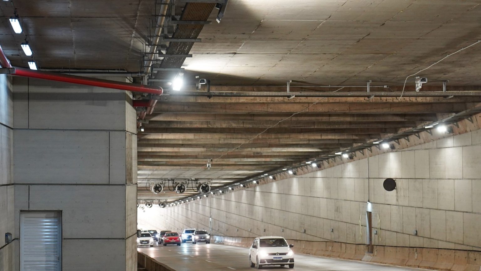 Túnel Rei Pelé terá interdição parcial para manutenção dos 52 jatos ventiladores nas madrugadas de 25 e 26
