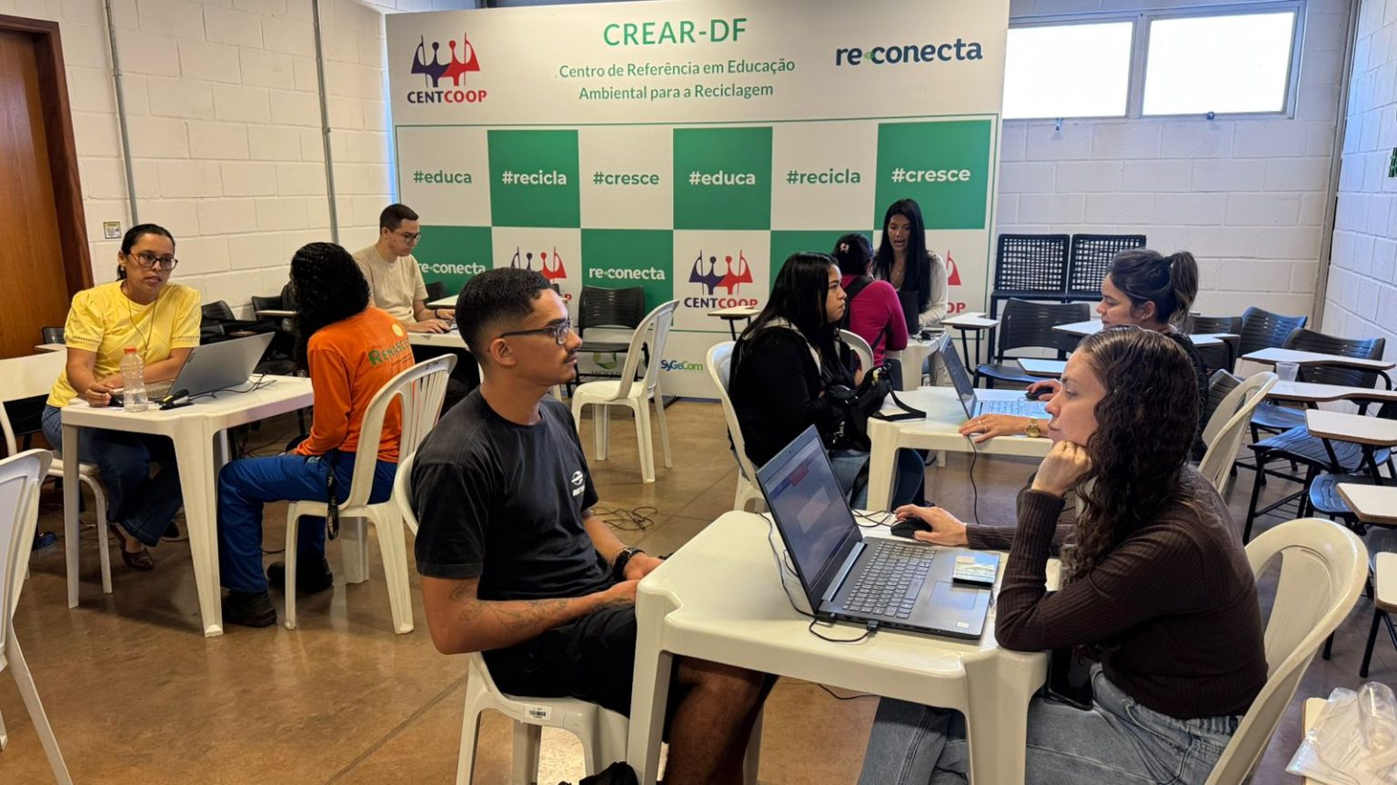 Cras Móvel do GDF realiza 62 atendimentos sociassistenciais a famílias da Centcoop-DF na Estrutural