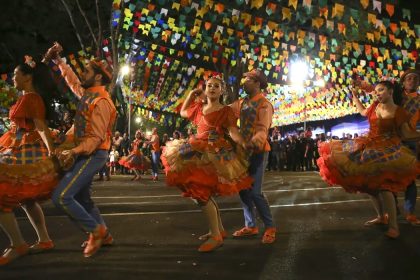 Festa junina do Instituto Inverso reúne quadrilha, música e feira de economia solidária na 408 Norte