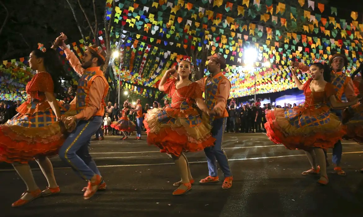 Festa junina do Instituto Inverso reúne quadrilha, música e feira de economia solidária na 408 Norte