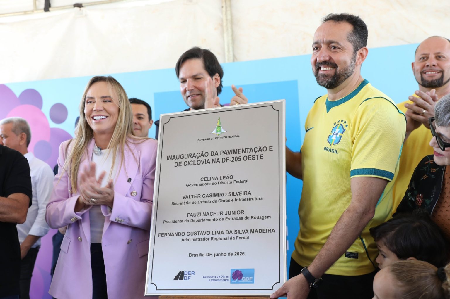 Governadora Celina Leão inaugura pavimentação de 2,7 km da DF-205 na Fercal e assina obras na DF-326