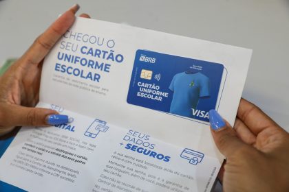 Cartão Uniforme Escolar segue disponível no Distrito Federal e cartões passam a ser entregues sem a marca do ipê