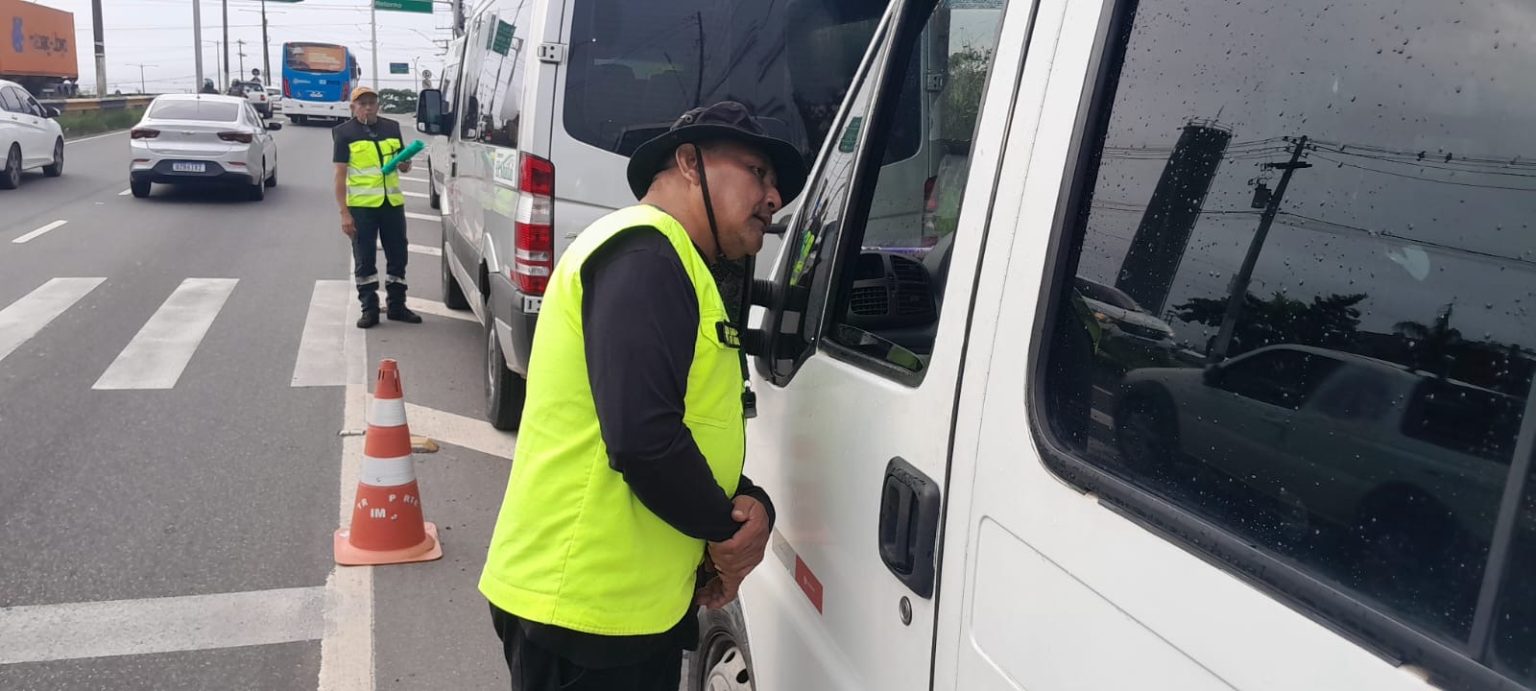 Prefeitura de Manaus realiza operação para coibir transporte clandestino ao lado do T7 na avenida do Turismo