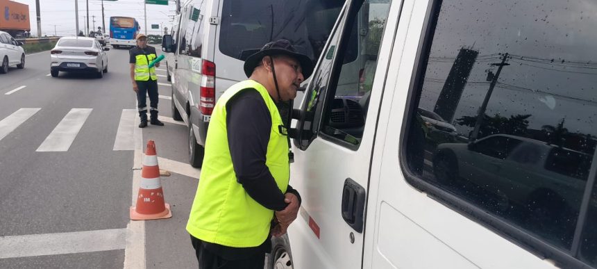 Prefeitura de Manaus realiza operação para coibir transporte clandestino ao lado do T7 na avenida do Turismo