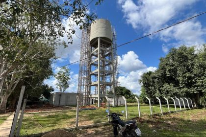 Governo do Amazonas amplia sistema de abastecimento de água de Carauari e obras atingem 65% de execução