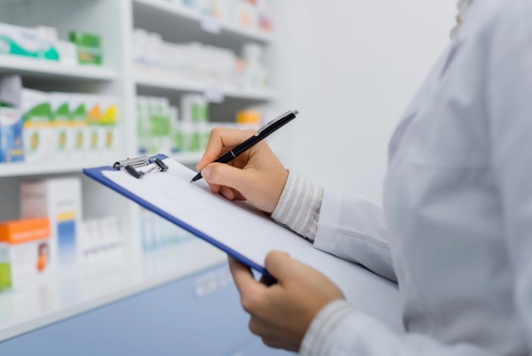 Brasil exige certificação em Boas Práticas de Fabricação para registro de medicamentos e insumos farmacêuticos