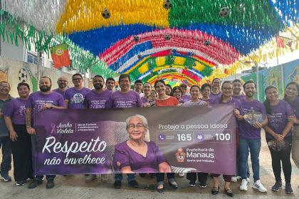 Prefeitura de Manaus faz blitz do Junho Violeta na avenida Brasil para orientar sobre violência contra a pessoa idosa