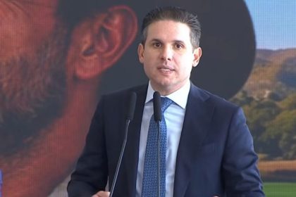 Hugo Motta reafirma apoio ao Plano Safra 2026/2027 e ao agronegócio durante lançamento no Planalto