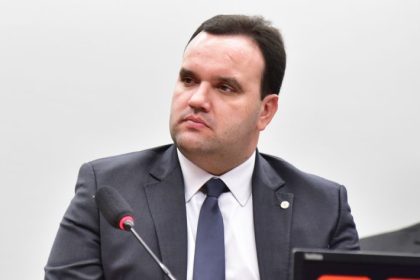 Deputado solicita ao MPF investigação contra Sports Media Entertainment por suposta influência indevida e crimes contra a honra