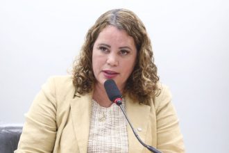 Comissão da Câmara aprova inclusão da dignidade menstrual na LDB e prevê absorventes gratuitos para alunas