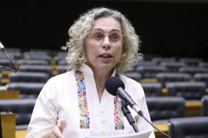 Projeto de lei propõe diretrizes no SUS para atuação de enfermeiras obstétricas e obstetrizes