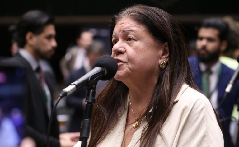 Câmara aprova projeto que prevê proteção a crianças e adolescentes vítimas de orfandade e cria mecanismo de comunicação obrigatória