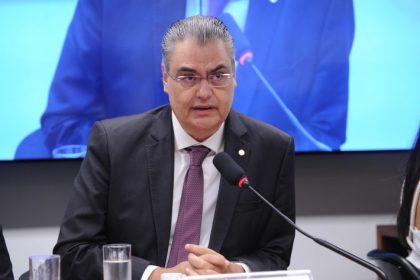 Comissão da Câmara aprova substitutivo que define princípios para moedas digitais oficiais no Brasil