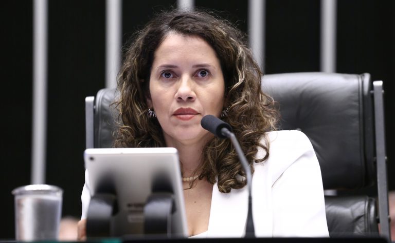 Projeto garante direito de candidatas gestantes a segunda chamada ou participação remota em concursos públicos